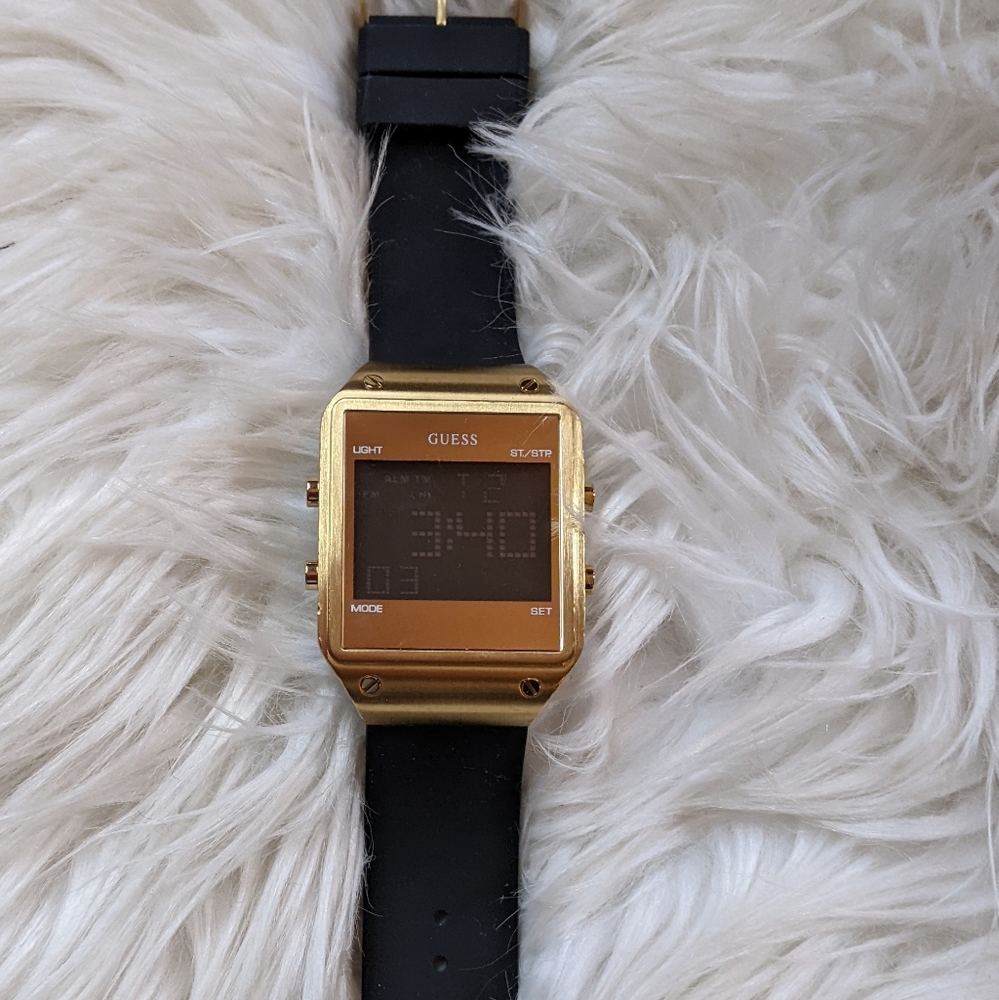 VTG Retro Two-Tone Gold & Black Men's 80's-90's Guess Watch Heavy, Works!